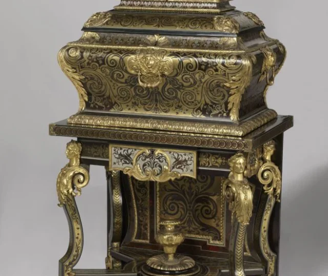 Two toilet caskets